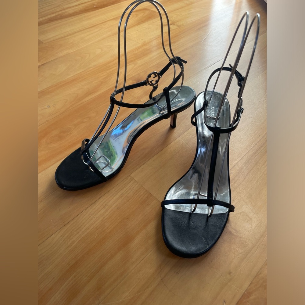 GUCCI Interlocking G Logo Leather T-Strap heel